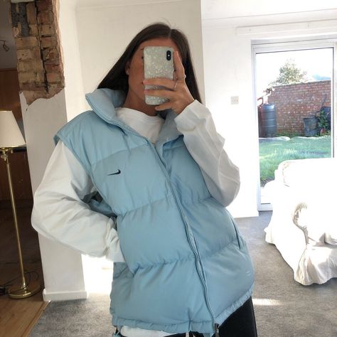 Vintage Nike puffer jacket baby blue oversized Nike Winter Jacket Women, Half Puffer Jacket Outfits Women, Half Puffer Jacket Outfit, Blue Puffer Jacket Outfit, Puffer Jacket Outfit Women, Puffer Jacket Outfits, Gilet Outfit, Uk Drip, Nike Puffer Jacket