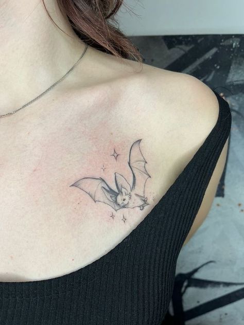 Halloween Spine Tattoo, Bat Tattoo Shoulder, Bat Hip Tattoo, Flying Fox Bat Tattoo, Bat Tattoo Women, Dainty Bat Tattoo, Gothic Thigh Tattoos Women, Feminine Bat Tattoo, Bat Dagger Tattoo