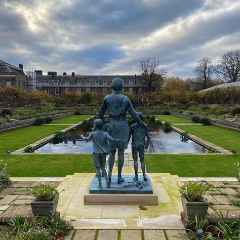 Princess Diana Memorial Fountain, Windsor Palace, Euro Winter, Kensington Gardens London, Princess Diana Memorial, Kensington Palace Gardens, Diana Memorial, London Boy, Kensington Gardens