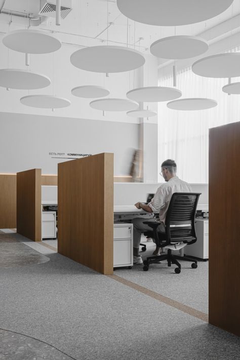 Vizor Interactive Offices - Minsk Modern White Office Design, Meeting Office Design, White Office Interior, Head Office Design, Smart Office Design, Minimalist Classroom, Office Lighting Ideas, Minimal Office Design, Modern Office Space Design