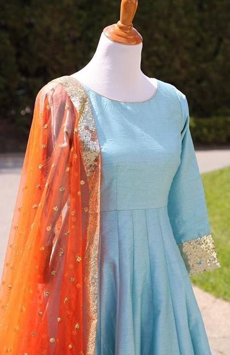 Pinterest: @pawank90 Desi Kurti, Contrast Dupatta, Maxi Dress Styles, Combination Dresses, Long Frock Designs, Designer Anarkali Dresses, White Maxi Skirts, Anarkali Dress Pattern, Fancy Sarees Party Wear