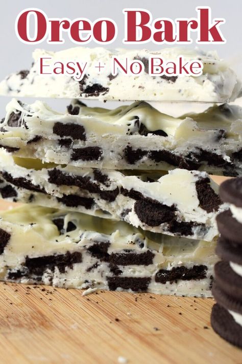 Oreo Cookie Bark Recipe, Christmas Goodies No Bake, Cookies And Cream Bark Candy, White Chocolate Christmas Recipes, White Bark Candy Holiday Treats, Oreo Bark Christmas, White Chocolate Bark Ideas, Christmas Oreo Recipes, Christmas Candy Easy Simple