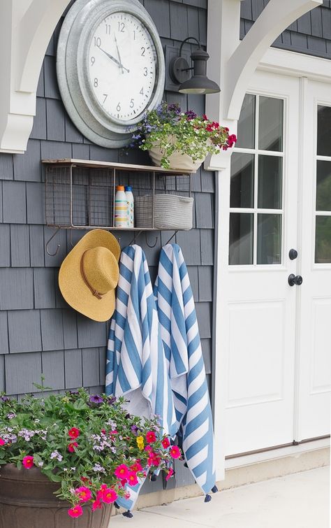 House Outdoor Design, Lake House Summer, Outdoor Towel Rack, Lake Cottage Decor, Cottage Outdoor, Lake House Interior, Lake Houses Exterior, Cosy Cottage, River Cottage