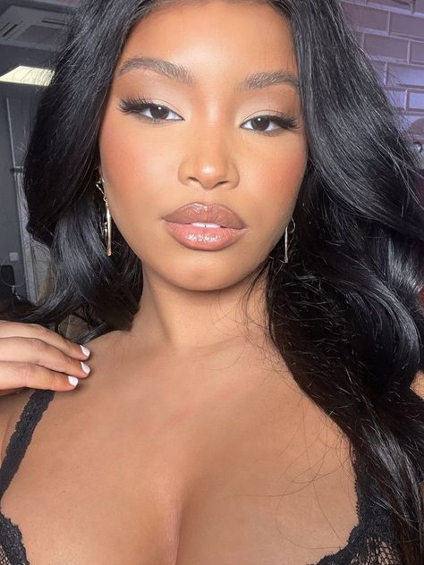 Celeb Makeup Looks, Polished Makeup, Pageant Pictures, Long Weave, Brown Girls Makeup, Natural Glam Makeup, Soft Makeup Looks, Makeup For Black Skin, Brown Skin Makeup