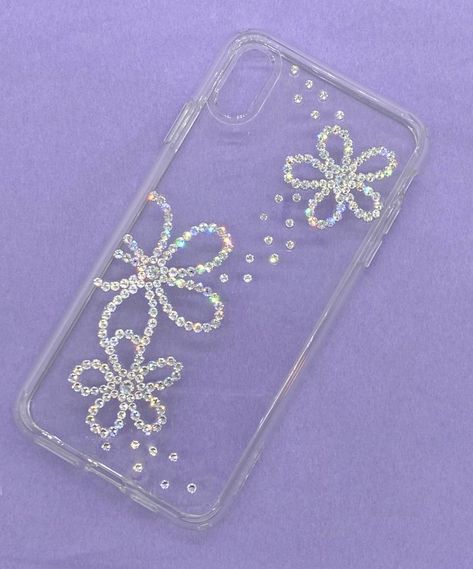 Gems On Phone Case, Diy Phone Case Rhinestones, Bedazzled Phone Case Ideas, Diy Bling Phone Case Rhinestones, Bedazzling Phone Case, Diy Diamond Phone Case, Gem Phone Case Diy, Swarovski Phone Case, Rhinestone Iphone Case