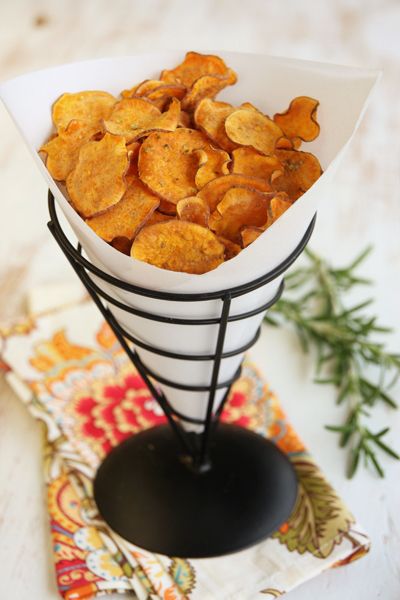 Healthy Baked Sweet Potato Chips from Our Best Bites Healthy Baked Sweet Potato, Crispy Sweet Potato Chips, Sweet Potato Chips Baked, Our Best Bites, Rosemary Garlic, Healthy Baked, Sweet Potato Chips, Snacks Saludables, Baked Sweet Potato