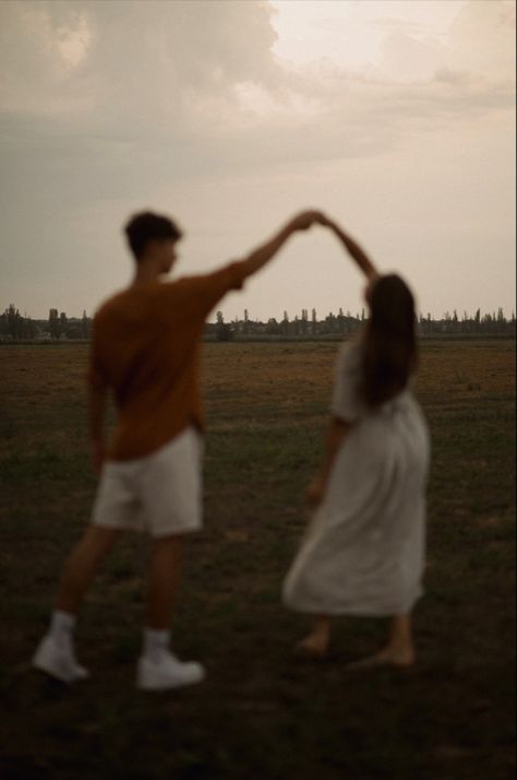 Couple Slow Dancing Aesthetic, Couple Slow Dancing, Slow Dancing Aesthetic, Two People Dancing, Couple Dancing Aesthetic, Aesthetic Dance, Swing Dancing, Dancing Aesthetic, Swing Dance