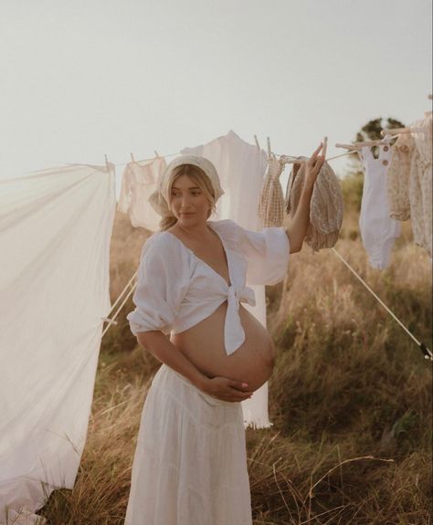 Maternity Clothes Line Photoshoot, Cottagecore Maternity Dress, Maternity Clothesline Photoshoot, Cottagecore Pregnancy Announcement, Homestead Maternity Shoot, Pregnant Cottagecore, Cottage Maternity Shoot, Cottagecore Maternity Outfits, Clothesline Maternity Photoshoot