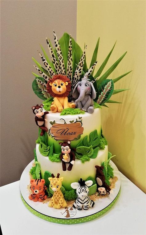 Jungle Themed Cake 1st Birthday, Wild Jungle Cake, Zoo Animal Cake Ideas, Jungle Safari Theme Cake, 1st Birthday Safari Cake, Animal Themed Birthday Party Decorations Jungle Safari, Wild Animal Cakes For Kids, Animals Cake Ideas, Jungle Theme Cake Boys