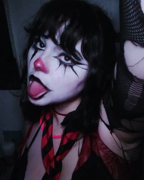 Clowning around #clown #clowngirl #clowngirls Clown Girl Aesthetic, Clown Goth Makeup, Goth Clown Makeup, Emo Clown, Clown Photoshoot, Goth Clown, Emo Night, Creepy Clown Makeup, Clown Oc