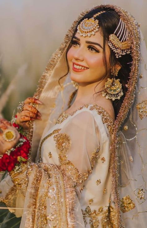 Nikah Bride, Party Wear Outfits, Nikah Outfit, Nikah Dress, Pakistani Bridal Makeup, Beautiful Bridal Dresses, Bridal Makeup Images, Bridal Photography Poses, Bride Photography Poses