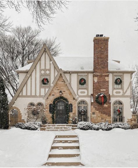 Christmas Home Exterior, Winter House Exterior, Urban Cottage, Tudor Style Homes, Cottage Exterior, Outdoor Christmas Lights, Dream House Exterior, Exterior Decor, Christmas House