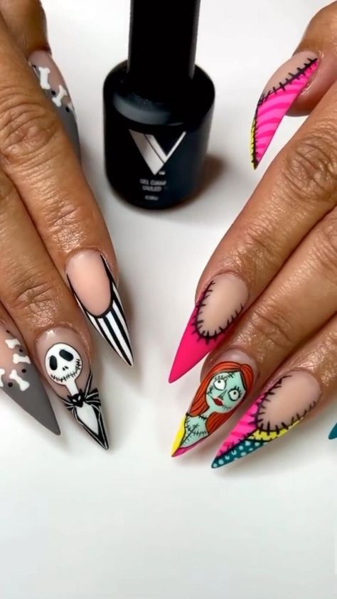 Scary Halloween Nails Design, Sally Nails, Halloween Nail Colors, Nightmare Before Christmas Nails, Horror Nails, Halloween Nails Diy, Halloween Acrylic Nails, 2023 Halloween, Hippie Nails