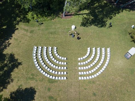 Curved Wedding Seating, Ceremony Chair Set Up Layout, Wedding Ceremony Seating Ideas Outdoor, Curved Wedding Ceremony Seating, Half Circle Wedding Ceremony Seating, Rounded Wedding Ceremony Seating, Wedding Seating Ceremony Outdoor, Arched Ceremony Seating, Rounded Ceremony Seating