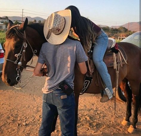 Fishing Engagement Photos, Fishing Engagement, My Love Photo, Country Couple Pictures, Country Relationship Goals, Country Relationships, Foto Cowgirl, Cute Country Couples, Elsie Silver