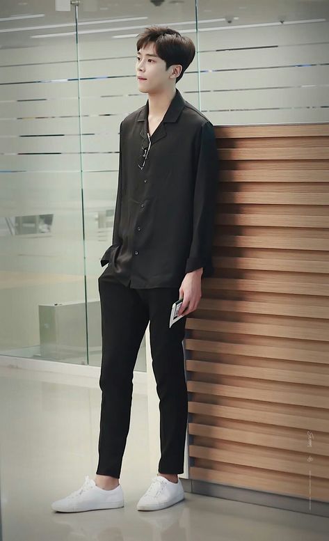 SF9 Rowoon Asian Outfits Men, Korean Men Outfit, Outfit Pria, Rowoon Sf9, Kpop Fashion Men, Korean Mens Fashion, Black Outfit Men, Asian Men Fashion, Sf9 Rowoon