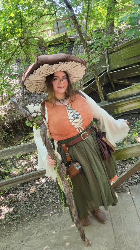 I made a cozy fantasy cottagecore mushroom costume for the renaissance faire! Mushroom Cottagecore Outfit, Steampunk Mushroom Costume, Whimsical Costume Ideas, Halloween Costumes Cottagecore, Mushroom Outfit Ren Fair, Mushroom Person Costume, Ren Faire Outfits Mushroom, Halloween Mushroom Costume, Cottagecore Costume Ideas