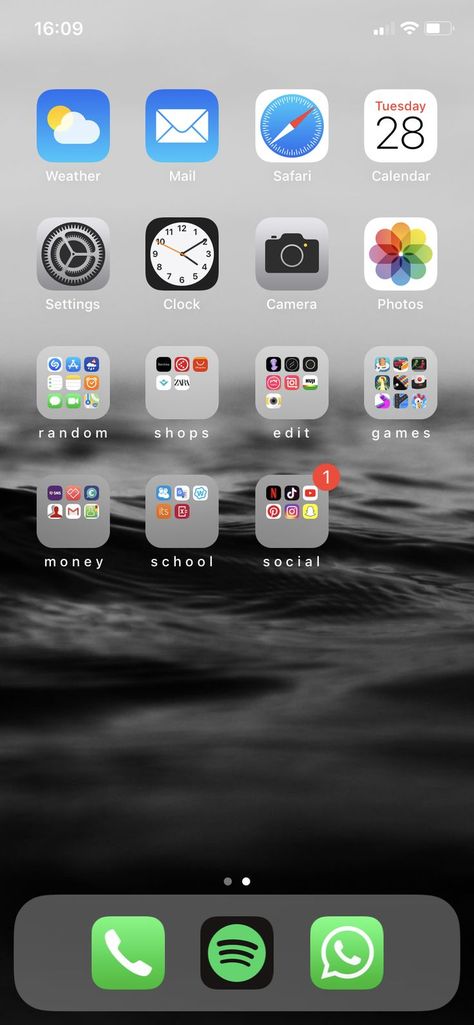 Iphone Xr Home Screen Layout, Iphone Xr Home Screen, Organize Apps On Iphone, Whats On My Iphone, Organize Phone Apps, Home Screen Layout, Application Iphone, Iphone Home Screen Layout, Screen Layout