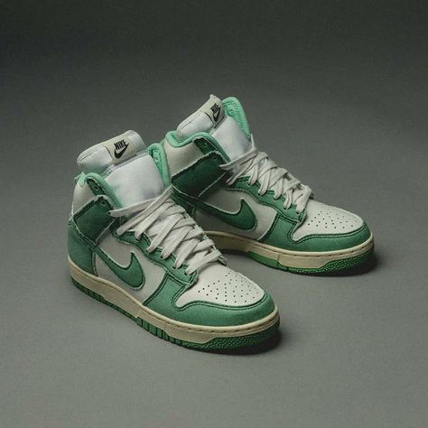 Nike Dunk High 1985, Dunk High 1985, Old Nikes, Nike Leather, Green Boots, Shoe Wishlist, Nike Dunk High, Dunk High, Shoe Inspo