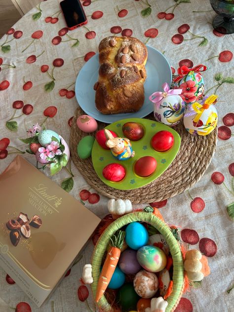 Easter Aesthetic, William Joyce, Easter Photos, Easter Egg Hunt, Egg Hunt, Photo Inspo, Aesthetic Photo, Easter Egg, Easter Eggs