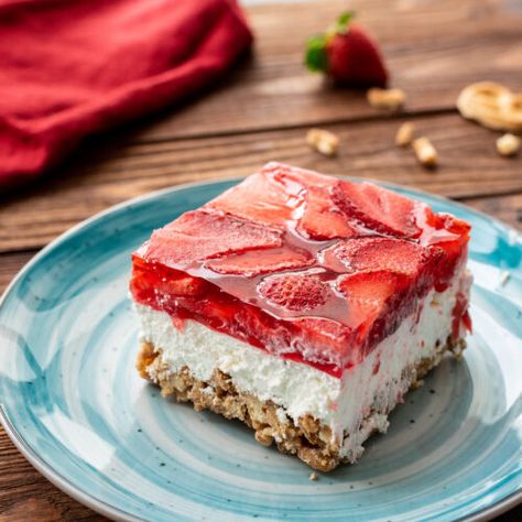 Strawberry Pretzel Jello Salad - The Cookin Chicks Strawberry Pretzel Jello, Strawberry Pretzel Jello Salad, Pretzel Jello, Jello Pretzel Salad, Strawberry Pretzel Salad Recipe, Strawberry Pretzel Dessert, Pretzel Desserts, Strawberry Pretzel Salad, Strawberry Pretzel