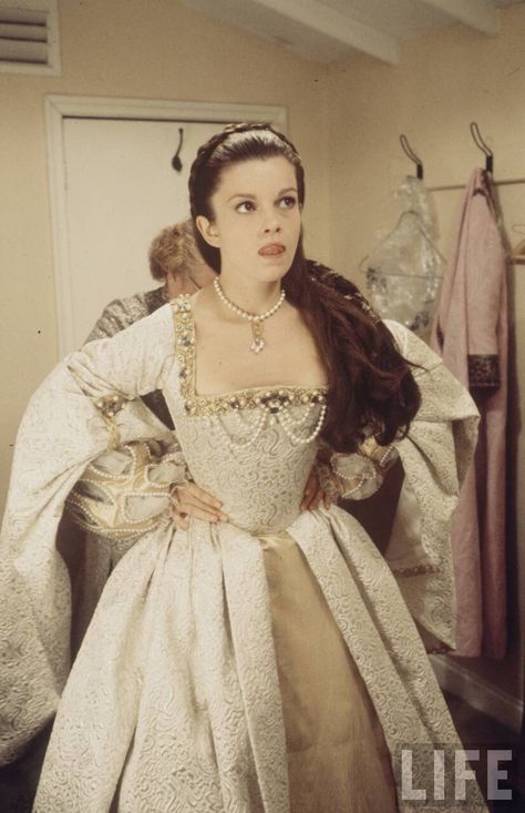 Genevieve Bujold as Anne Boleyn for Anne of a Thousand Days Anne Of The Thousand Days, Genevieve Bujold, Tudor Gown, Theatrical Costumes, Coronation Gown, Istoria Modei, Tudor Dress, Historical Gowns, Tudor Fashion