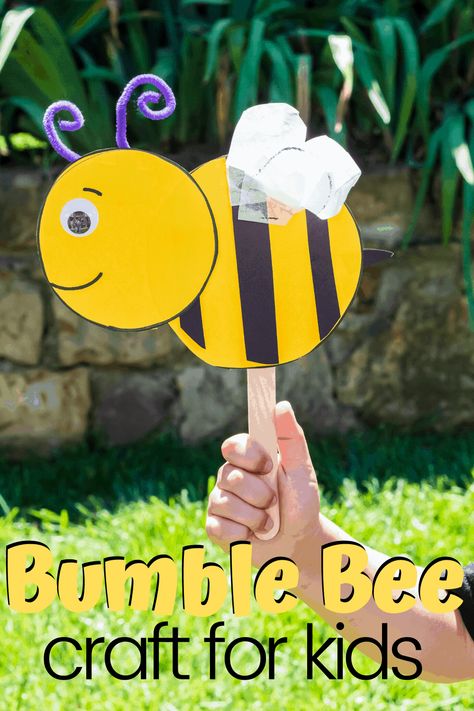 This preschool bumble bee craft is perfect for spring and summer! And, it's a great way to have kids practice their scissor skills. Bees For Kids, Bee Template, Bumble Bee Craft, Bee Hive Craft, Bee Craft, Bee Crafts For Kids, Bee Activities, Unbelievable Nature, Dinosaur Crafts