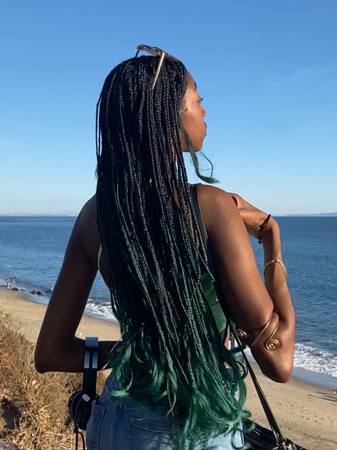 Dark Green Braids, Braids Green And Black, Afro Braided Hairstyles, Green Box Braids, Green Braids, Nya Core, Dream Hairstyles, Hair Twists Black, Dark Green Hair