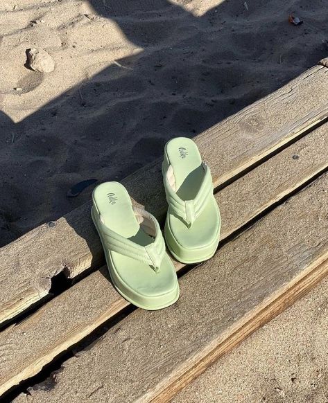 Flip Flops Aesthetic, Green Flip Flops, Aesthetic Era, Cute Slides, Green Sandals, Sandals Beach, Aesthetic Green, Shoe Inspo, Swag Shoes