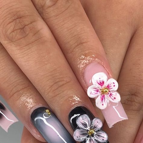 Black Flowers Nails, Black Flower Nails, Deco Nails, Classy Acrylic, Doing Nails, Classy Acrylic Nails, Instagram Nails, Flower Nails, Nails Inspo