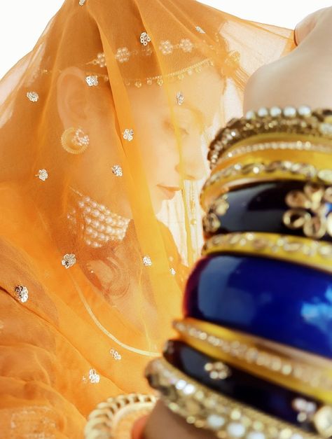 Royal look Rajputi Poshak & jwellery Poshak Rajputi, Rajasthani Dress, Silhouette Photography, Royal Look, Indian Beauty Saree, Photoshoot Ideas, Traditional Outfits, Photography Ideas, Royalty