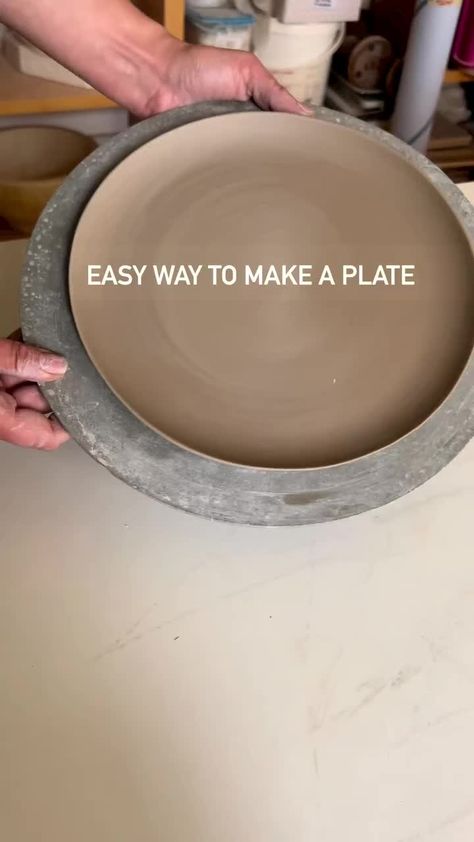 𝙏𝙝𝙚 𝘾𝙚𝙧𝙖𝙢𝙞𝙘 𝙎𝙘𝙝𝙤𝙤𝙡 | How to make a paper towel holder ❤️ ••• Follow @potterybabyane for more! | Instagram Pottery Handbuilding Plates, Handbuild Ceramic Plates, Slab Plates Ceramics, Ceramics Ideas Pottery Bowls, Ceramic Handbuilding, Ceramica Ideas, Ceramic Wall Planters, Clay Plates, Pottery Videos