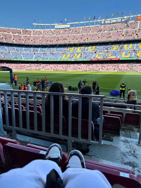 Barcelona Game, Football Wife, Barcelona Aesthetic, Fcb Barcelona, Moving To Barcelona, Football Wags, Spain Aesthetic, Barcelona Team, Football Boyfriend