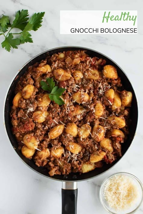 This delicious gnocchi bolognese is a fantastic one skillet dish that you can make in only 10 minutes. Perfect for quick weeknight dinners, meal prep and lunch. Soft gnocchi is combined with a simple homemade ground beef bolognese sauce, to make a filling and flavorful meal. Minced Beef Meal Prep, Ground Pork Gnocchi Recipes, Soft Beef Recipes, Gnocchi With Meat Sauce, Gnocchi Bolognese Recipe, Hamburger And Gnocchi Recipes, Low Fodmap Gnocchi Recipes, Healthy Gnocchi Recipes Low Calorie, Gnocchi Ground Beef Recipes