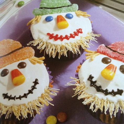 Scarecrow Cupcakes, Scarecrow Cupcake, Scarecrow Faces, Shredded Wheat Cereal, Thanksgiving Cupcakes, Wheat Cereal, Fall Cupcakes, Thanksgiving Treats, Fall Cakes