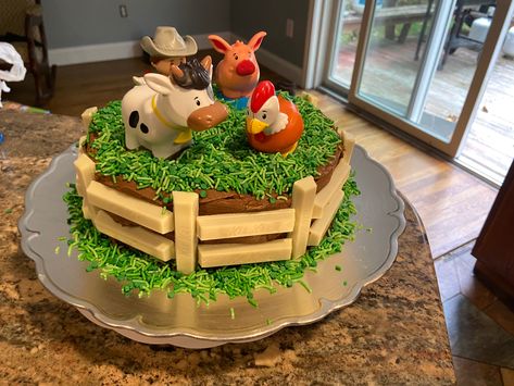 Farm Cake Homemade, Farm Animals Birthday Party Cake, Easy Farm Theme Birthday Cake, Diy Farm Cake Simple, Farm Animal Smash Cake First Birthdays, Farm Cake Decorating Ideas, Simple Farm Theme Birthday Cake, Diy Farm Birthday Cake, Barnyard Cake Ideas