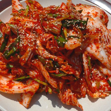 Best Kimchi Recipe, Kimchi Aesthetic, Fresh Kimchi Recipe, Korean Recipes Authentic, Baechu Kimchi, Korean Sides, Kimchi Soup Recipe, Korean Kimchi Recipe, Kimchee Recipe