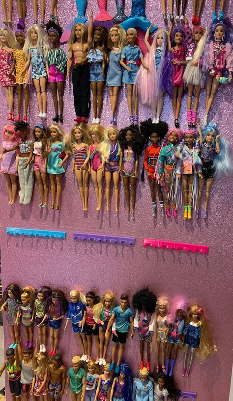 Fashion Doll Display Clips, Wall Mount for Dolls, Storage Brackets for Dolls - Etsy Barbie Room Ideas Bedrooms, Barbie Display Ideas, Barbie Doll Storage Ideas, Barbie Doll Storage, Doll Display Ideas, Barbie Storage, Barbie Organization, Barbie Rooms, Doll Organization