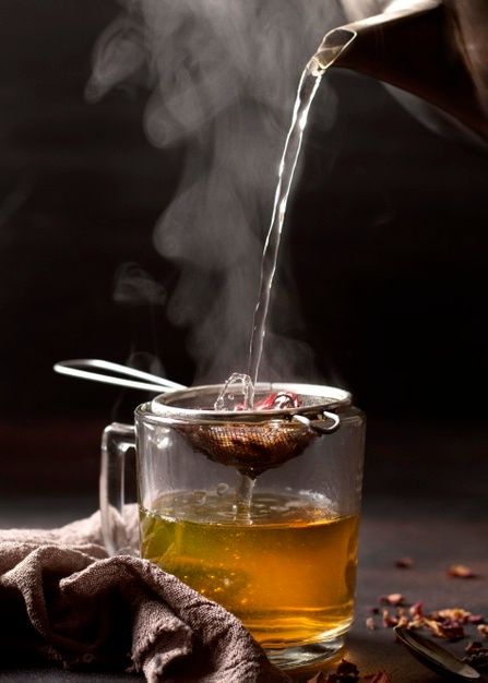 Healing Tea Recipes, Hot Winter Drinks, Tea For Colds, Herbal Tea Benefits, Smoothie Bowl Healthy, Healing Tea, Winter Tea, Diy Snacks, Cocktail Photography