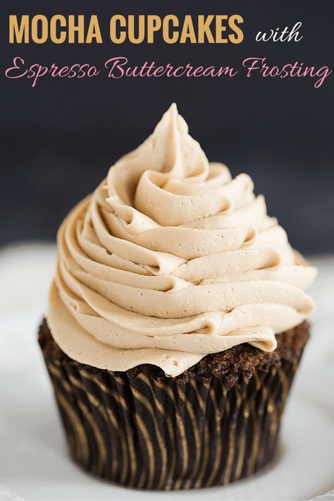 Mocha Cupcakes with Espresso Buttercream Frosting Espresso Buttercream Frosting, Layer Cake Au Chocolat, Espresso Buttercream, Mousse Dolce, Mocha Cupcakes, Italian Espresso, Making Coffee, Cake Chocolat, Salty Cake