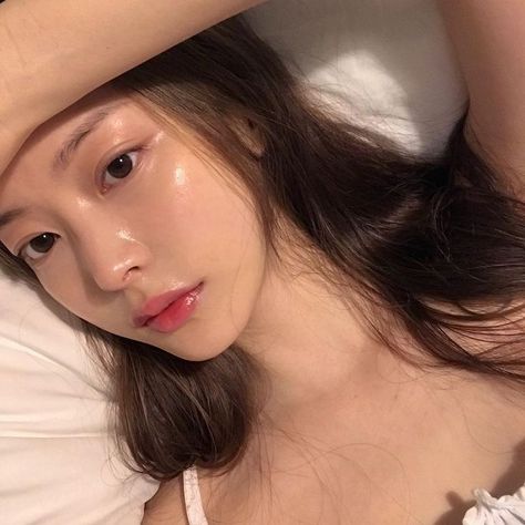 (paid link) The Boldest and Brightest natural everyday makeup see For Summer 2021 ... is a be anxious but it always looks consequently fine also. No Make Up Make Up Look, Clear Glowing Skin, Glow Skin, Cute Makeup Looks, Soft Makeup, Pretty Skin, Mode Kpop, School Looks, Asian Makeup