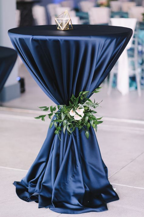 Midnight Blue And White Wedding, Cocktail Table Decor, Cocktail Hour Decor, Blue Wedding Decorations, Blue Gold Wedding, Tafel Decor, Denim And Diamonds, Royal Blue Wedding, Blue Themed Wedding