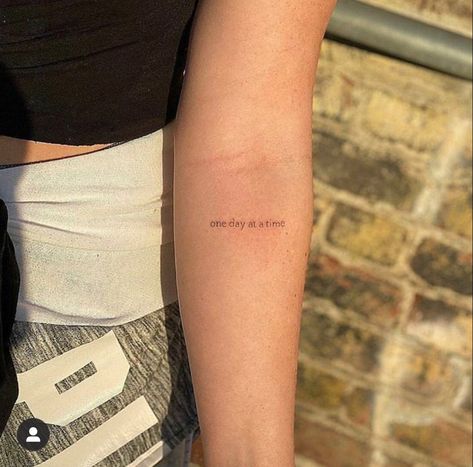 50+ Inspiring Quote Tattoos - The XO Factor Just Breathe Tattoo, Tato Henna, Tattoo Schrift, Muster Tattoos, Writing Tattoos, Inspiration Tattoos, Cool Small Tattoos, Classy Tattoos, Discreet Tattoos