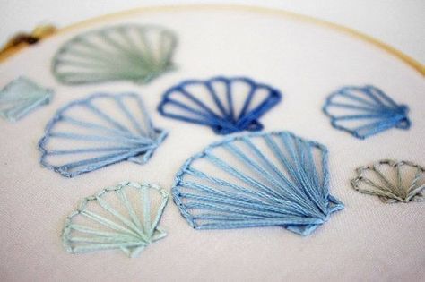 Muscheln Sea Textiles, Summer Embroidery Designs, Diy Broderie, Embroidery Sampler, Pola Sulam, Cute Embroidery, 자수 디자인, Sewing Embroidery Designs, Hand Embroidery Art