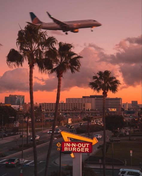 Los Angeles Wallpaper, Los Angeles Aesthetic, In N Out, Los Angeles Travel, California Vibe, California Sunset, Black And White Background, Macbook Wallpaper, City Of Angels