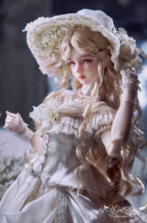 Chloe The Time Ambassador-Chloe Pretty Dolls Cute, Porcelain Dolls Aesthetic, Porcelain Dolls Beautiful, Porcelain Doll Aesthetic, Doll Poses, Dolls Aesthetic, Girls Doll, Chinese Dolls, Enchanted Doll