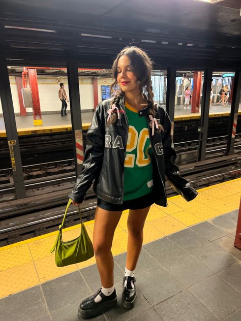 Jersy Girl Aesthetic, America Summer Outfits, Nyc Inspired Outfits, New York Girl Aesthetic Outfits, New York Style Aesthetic, Ny Aesthetic Outfits, Brooklyn Aesthetic Outfit, Mew York Outfit, New York Outfit Inspo Spring