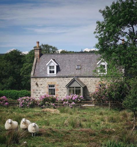 Annette Lane on Twitter: "Cottage in the Scottish Highlands; photo by merlins_mind… " Scottish Cottages, Victoria Magazine, Dream Cottage, English Cottage, Stone House, English Countryside, Garden Cottage, Cozy Cottage, Scottish Highlands