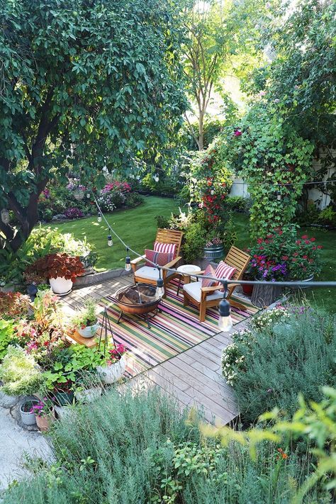 Craft Cocktail, Chicken Garden, Farmhouse Garden, Backyard Inspo, The Farmhouse, Dream Backyard, Outdoor Deck, Garden Cottage, Garden Spaces