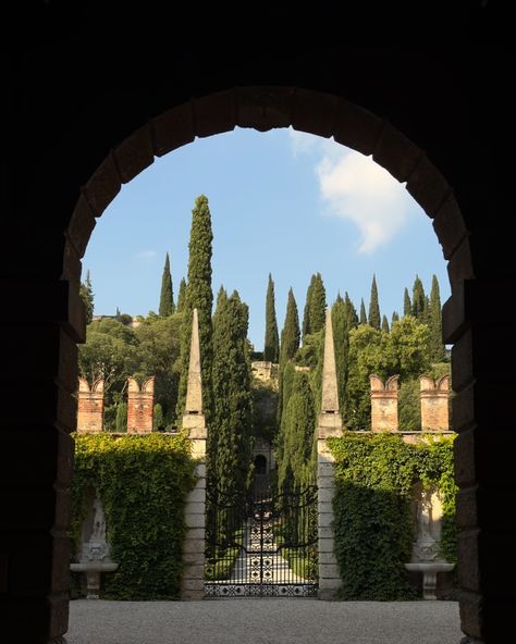 When in Italy. ⛲️ Giardino Giusti, Verona, Italy #verona #italiansummer #italia #giardino #nature #garden #aesthetic #travel #italy #art Verona Italy Aesthetic, Italia Aesthetic, Italy Verona, Verona Italy, Garden Aesthetic, Italy Aesthetic, Travel Italy, Italy Art, Aesthetic Travel